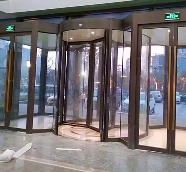 圍柱旋轉門